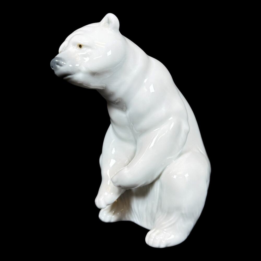 Lladro Wild Animals Collection RESTING POLAR BEAR Porcelain White Figurine 5"